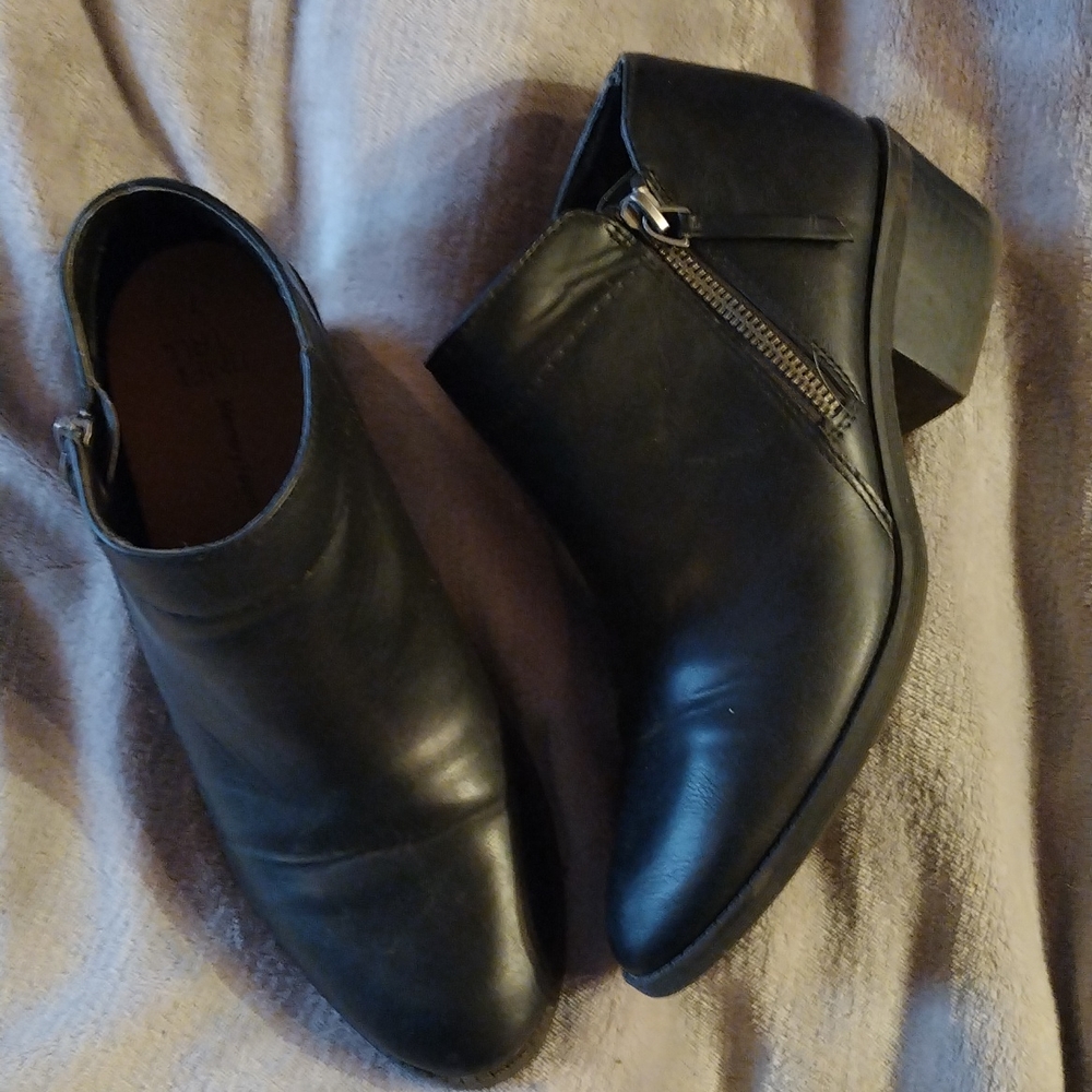 Ankle boots, size 7 black